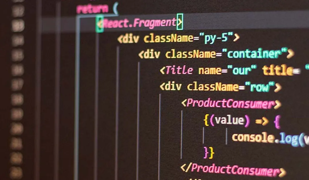Código de programación en la pantalla de un ordenador