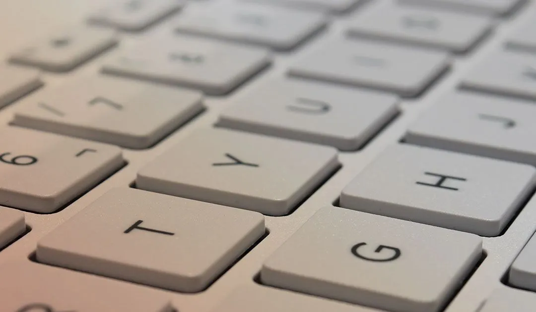 Primer plano de un teclado de ordenador