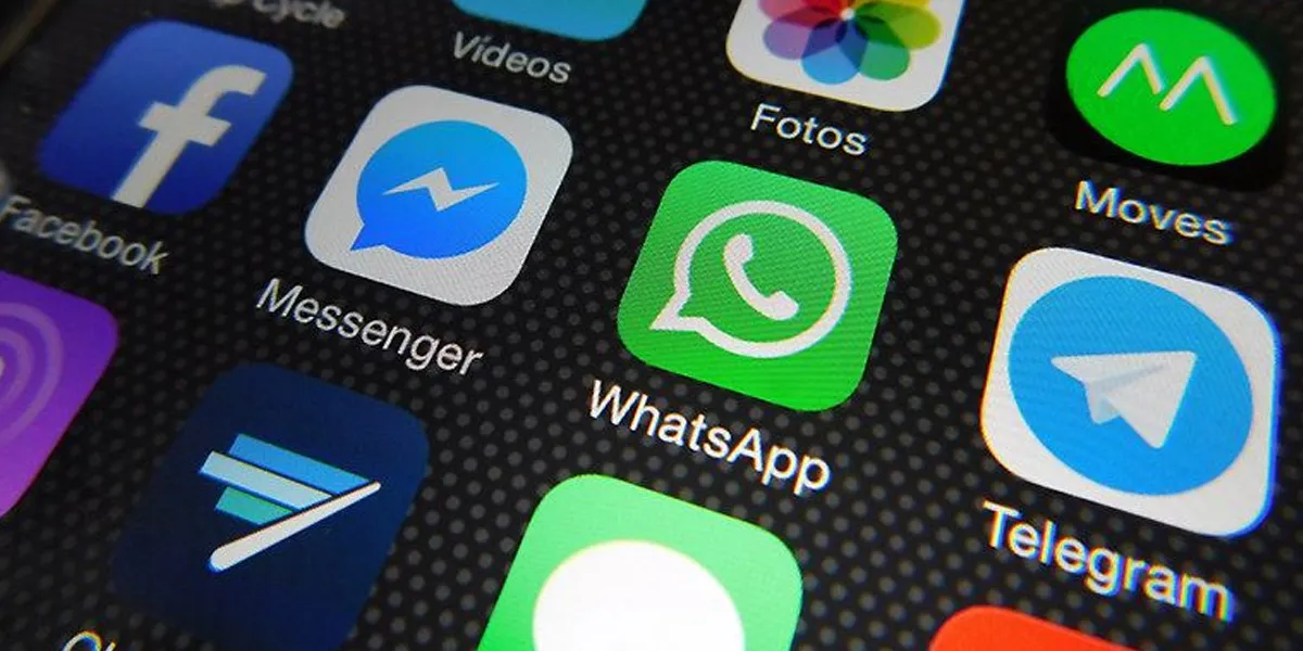 Aplicación de WhatsApp en un smartphone