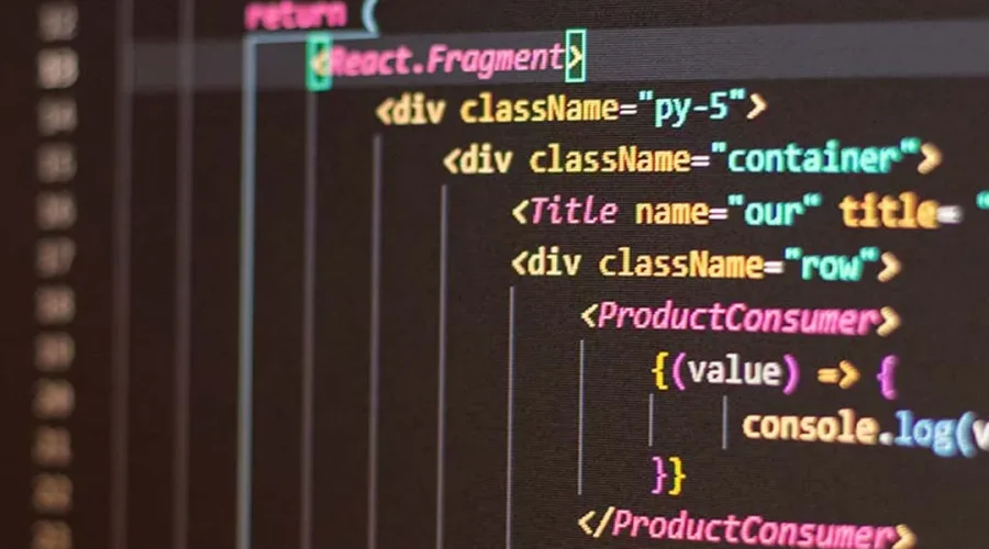 Código de programación en la pantalla de un ordenador