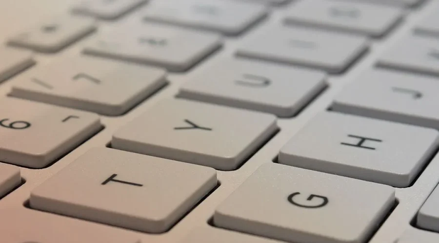 Primer plano de un teclado de ordenador